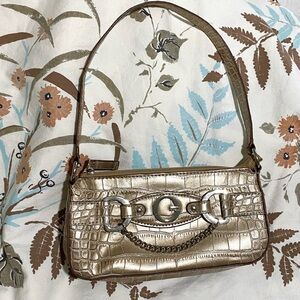 Beautiful vintage croc-print rose gold and silver guess shoulder bag🩶